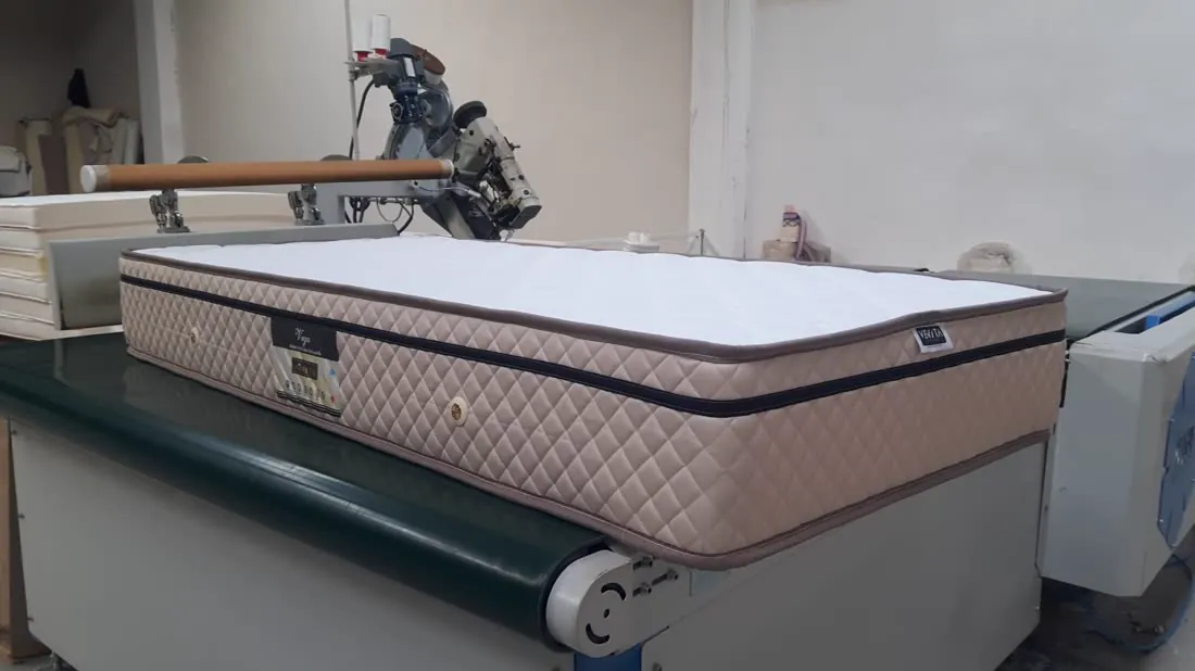 Kapitone dikiş hattında yatak üretimi